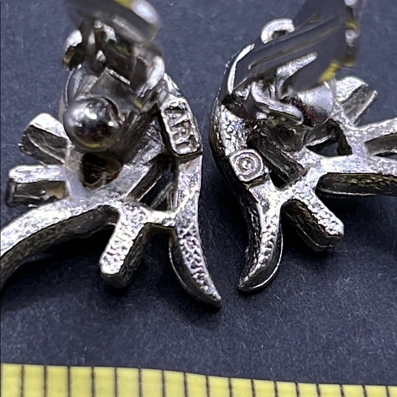 Vintage ART rhinestone faux pearl earrings - Picture 6 of 6